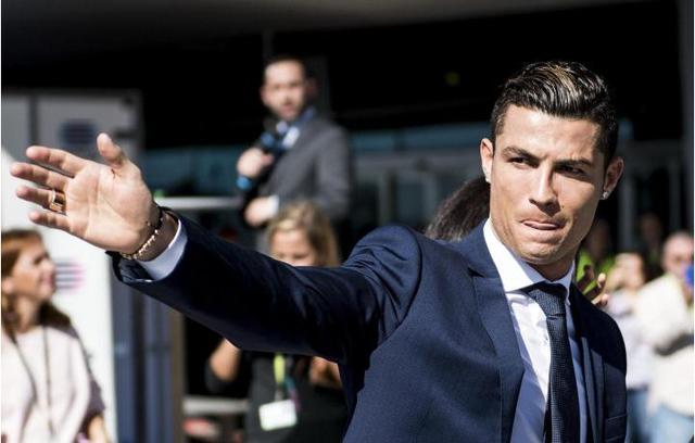 打疯了！布朗首节12中8狂轰19分，得分超全队一半（布朗首节12投8中轰下19分，一人包办球队过半得分）