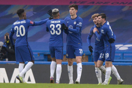 猛龙三大得分手合砍72分，带队终结两连败（猛龙三箭头合力轰下72分，止住两连败）