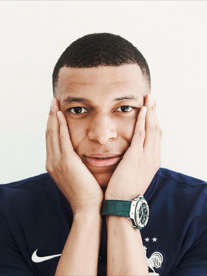 世体：拉什福德因重感冒仍未参加合练，周六能否出战存疑问（世体：拉什福德重感冒仍未随队合练，周六出战成疑）