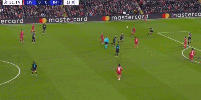 再遭失利，内马尔不满自己被换下并直接返回更衣室（再度失利，内马尔不满被换下径直返回更衣室）