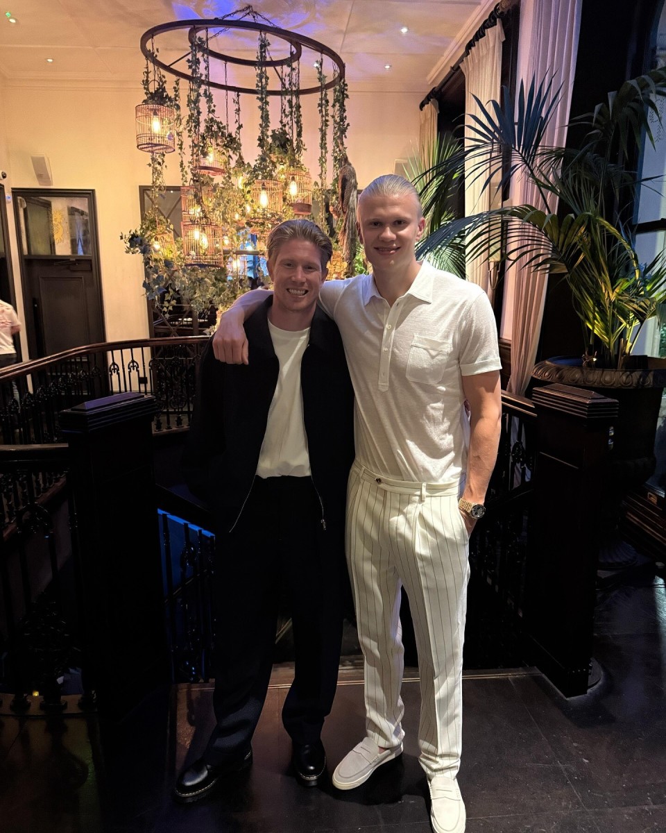 怀特30分钟内砍30+7+9+5三分，绿军队史首人（怀特仅用30分钟轰下30分7板9助外加5记三分，成绿军队史第一人）